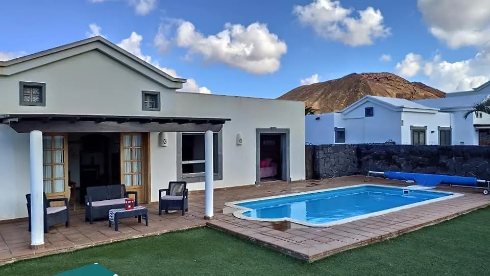 Villa Bol-Can Con Piscina Privada Playa Blanca  Spain