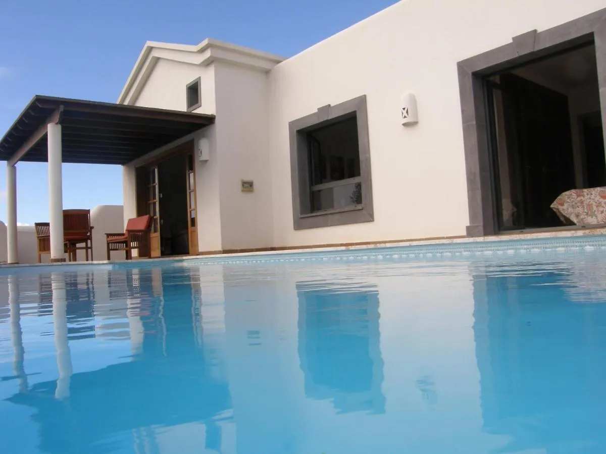 Villa Bol-Can Con Piscina Privada Playa Blanca  Spain